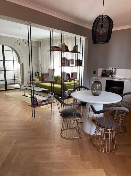 Stunning 1Bd Flat With 50M2 Terrace In The City Center Bucureşti Eksteriør bilde